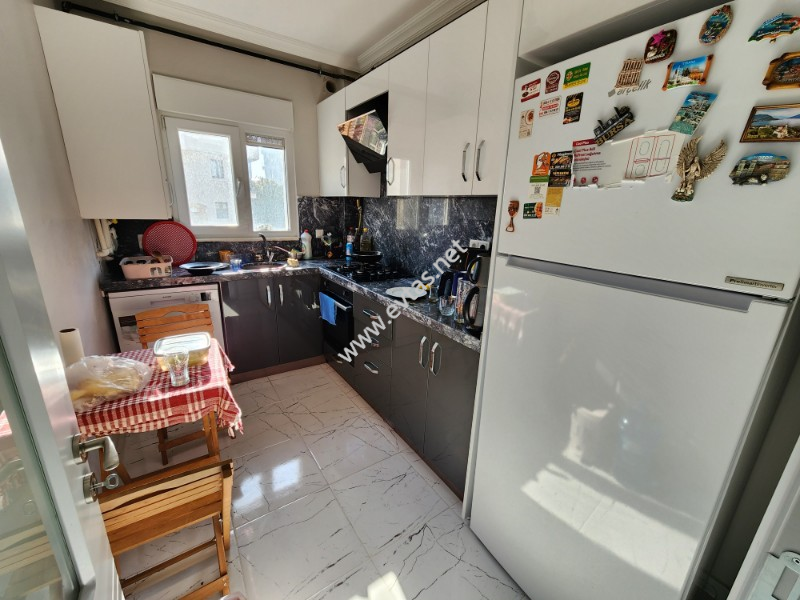 YENİ BİNA BALKONLU METRONUN YANI BAŞINDA