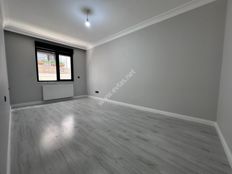 İDEALTEPE MARMARAY YAKIN AYRI MUTFAKLI BALKONLU 1.KAT 2+1